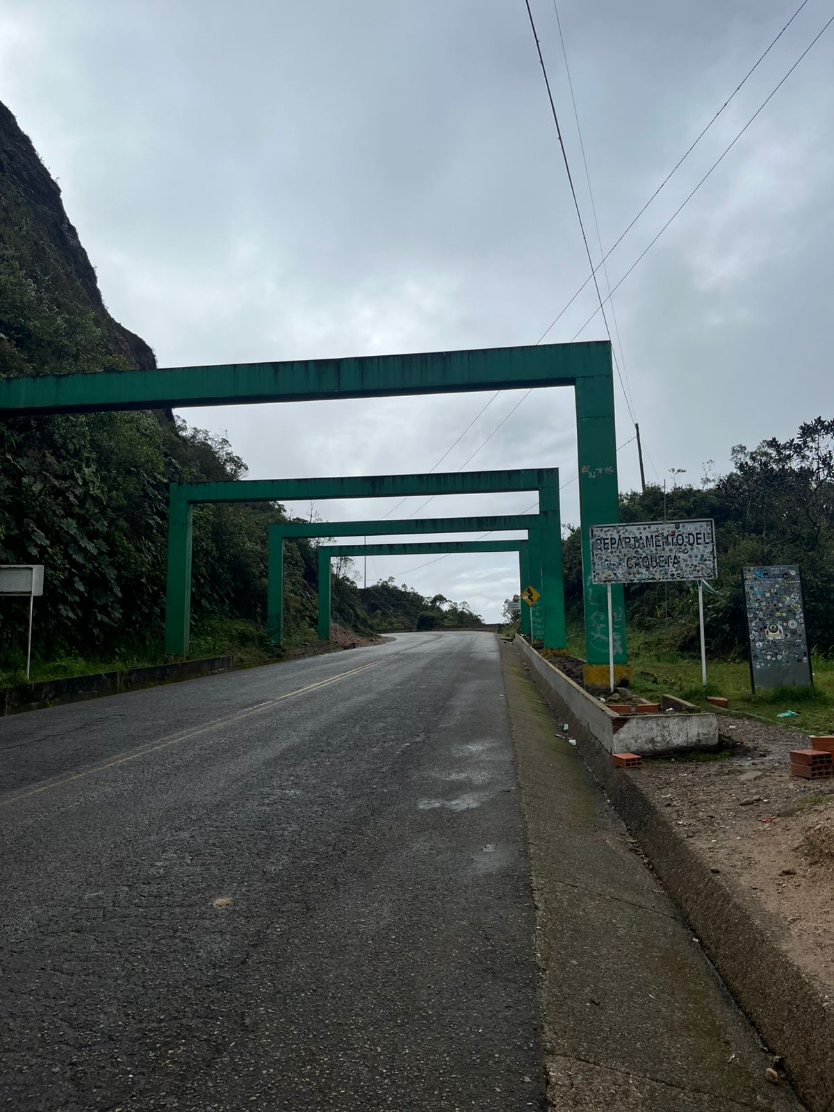 Fachada con arcos del Hotel Karimagua